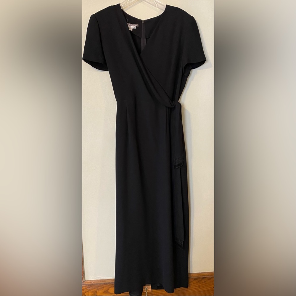 Maggy London classic and elegant black evening dress, 3/4 midi length